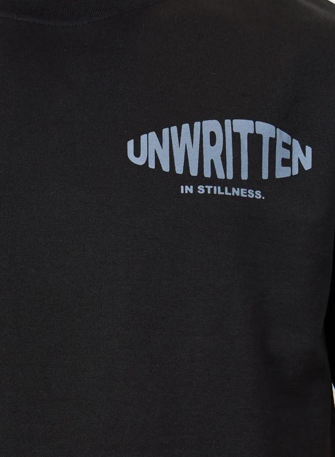 ستايلي طقم منسق من تيشيرت وشورت بطبعة جرافيك للرجال